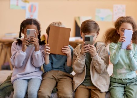 União Europeia acusa TikTok de não proteger crianças e adolescentes de predadores sexuais