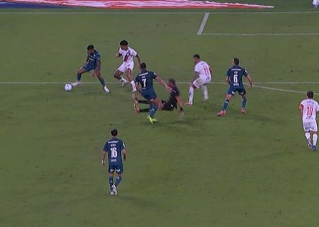Viralizou: Hulk esmaga até Claus, expulsões do Vitória e... Palmeiras virou a Argentina?