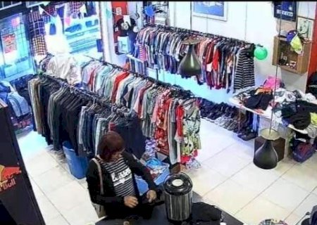 Vestido de mulher, policial penal aposentado é acusado de furtar brechó