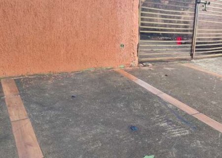 Homem é golpeado na cabeça pelo atual marido da ex e morre na calçada