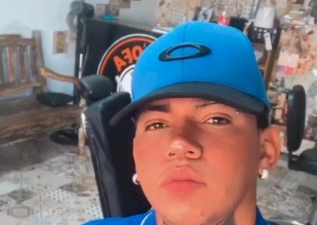 Na frente da esposa, barbeiro é morto a tiros por pistoleiros de moto