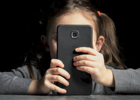 França avança para proibir o uso de redes sociais por menores de 15 anos
