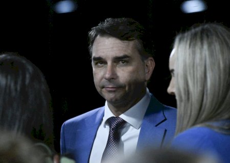 A reação de Flávio ao cerco imposto por Moraes a Bolsonaro