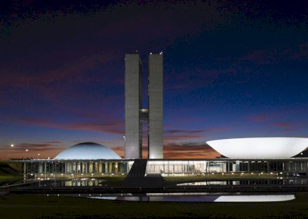Brasil avança em igualdade de gênero, mas representatividade política feminina continua abaixo da média