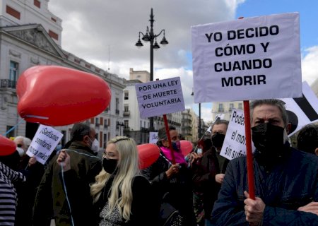 Colombiana que buscava suicídio assistido fez eutanásia 'porque não aguentou mais', diz advogado