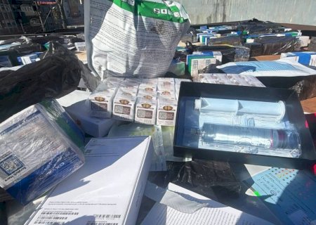 Caminhão abandonado na Ponte da Amizade escondia canetas emagrecedoras em meio a agrotóxicos