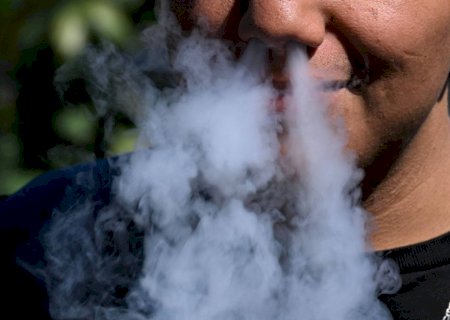Espanha propõe banir cigarro em terraços e praias