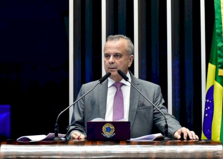 Flávio Bolsonaro: Marinho nega adoção de 'estilo Jair' na pré-campanha