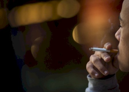 Brasileiros reconhecem riscos do cigarro, álcool e ultraprocessados, mas rejeitam leis para reduzir consumo