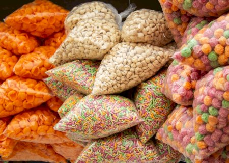 O que pacotes de salgadinhos e bolachas fazem com a microbiota e a saúde intestinal