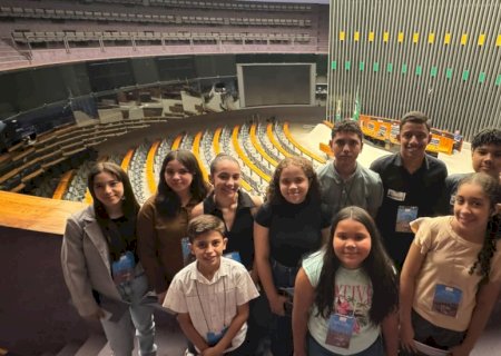 Vereadores Mirins de Batayporã representam o município em Brasília e participam de programação na Câmara dos Deputados
