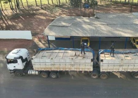 Carreta com 40 mil pacotes de cigarros é apreendida e crime perde R$ 2 milhões