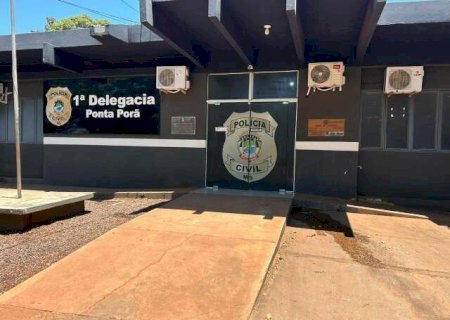 Morador ouve barulho no quintal e encontra homem morto na calçada