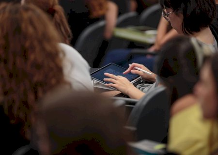 Seis em cada dez jovens aceitariam salário menor por trabalho menos estressante