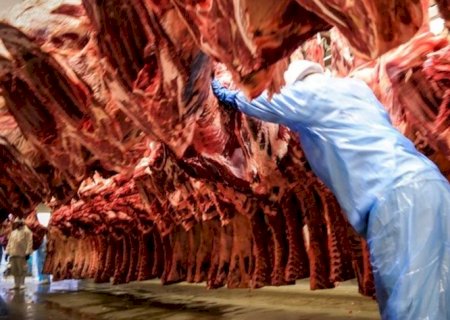 Trump vai suspender por 90 dias tarifas sobre importações para carne moída