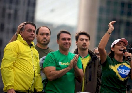 Os ‘postes’ de Bolsonaro: família, aliados e imitadores exploram o sobrenome nas urnas em 2026