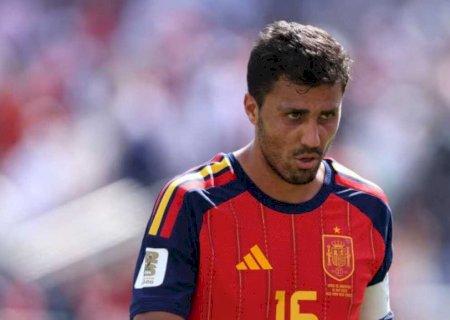 Rodri chega a Barcelona e projeta briga por títulos: 'Vamos em busca de todos'