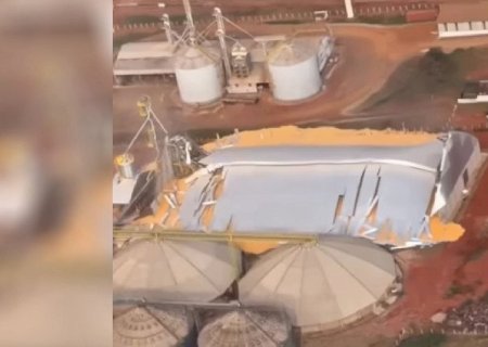 Silo desaba em cooperativa e toneladas de grãos se espalham
