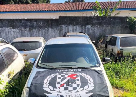 Cigarros contrabandeados são apreendidos em veículos roubados