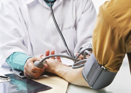 Controle a pressão para manter distância do Alzheimer, conclui maior estudo já feito sobre o tema