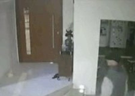 Dupla invade casa de coronel da reserva para furtar uísque e joias