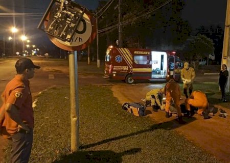 Motociclista fica ferido após atropelar pedestre e bater em poste de radar na MS-134, em Batayporã