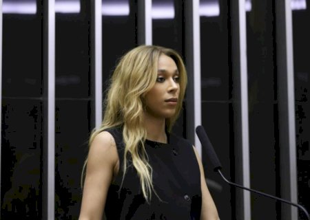 Justiça derruba posts de vereador do PL que chamou Erika Hilton de ‘deputada travesti do Lula’