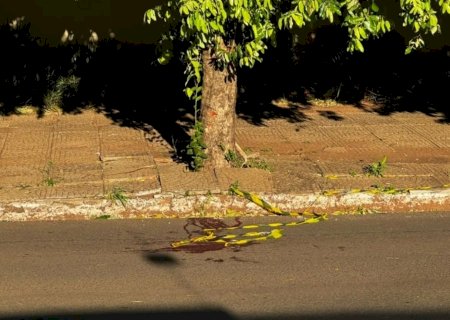 Sem capacete, idoso pega moto em festa de família e morre ao bater em árvore em MS