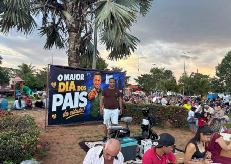 Praça lotada reúne cerca de 2 mil pessoas no “Maior Dia dos Pais da Cidade” em Taquarussu