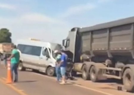 Pacientes sofrem acidente em colisão com caminhão
