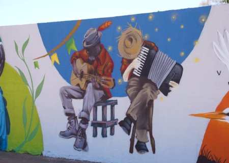 Oficina de grafite transforma muro de escola em espaço de arte e expressão em Batayporã