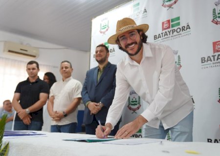 Prefeitura de Batayporã empossa 53 servidores aprovados em concurso público