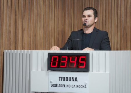 Vereador João Paulo solicita revitalização da praça em frente à Escola Jan Antonin Bata