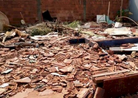 Casa de mulher desaparecida há 3 meses é demolida com móveis dentro