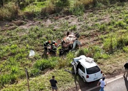 Acidente deixa uma pessoa morta e cinco feridas na BR-376