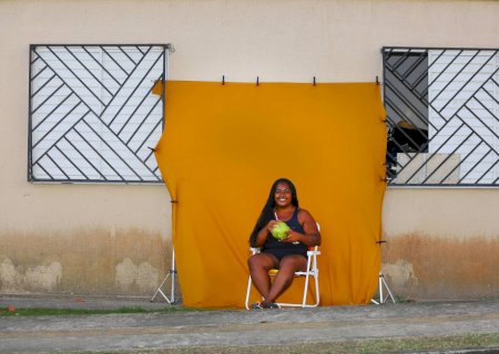 Organizações estão pagando mulheres negras para viajar e descansar