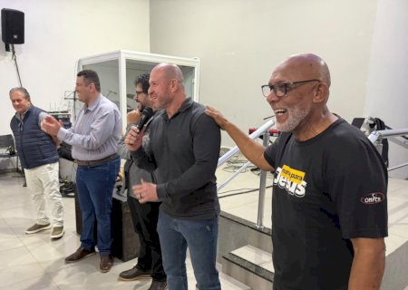 Soraya Moraes emociona público em Batayporã durante evento da Marcha para Jesus