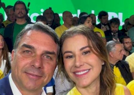 Esposa de Flávio Bolsonaro participa de encontro de mulheres em Campo Grande