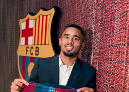 Barcelona anuncia contratação de Gabriel Jesus; brasileiro exalta elenco com palavrão