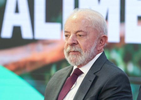 Lula promete endurecer pena por feminicídio e cobra voto ‘em mulheres do nosso time’