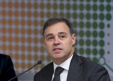 André Mendonça afasta diretor da PF usando precedentes de Moraes
