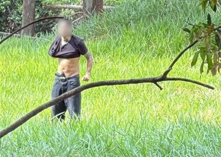 Abordado em barreira do Exército, homem atira no próprio peito