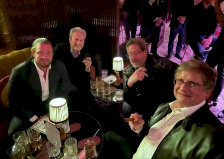Foto no telefone de Daniel Vorcaro mostra Paulo Gonet fumando charuto com ex-banqueiro em Londres