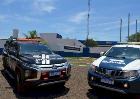 Trio atrai homem para falso conserto, agride e o mantém em cativeiro
