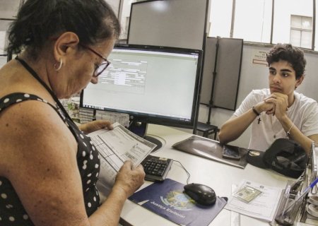 Brasileiro desconectado e exausto se afasta das urnas, aponta estudo