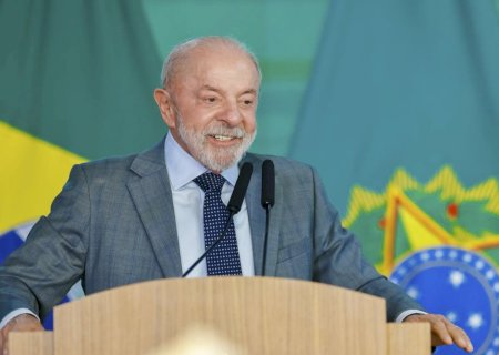 Reajuste do Bolsa Família é aposta de Lula para mudar foco da eleição após crise no STF