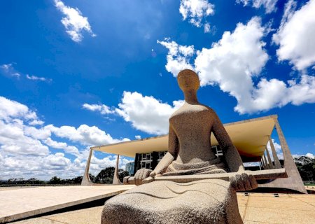 Supremo procura uma saída para a crise de confiança em que se meteu