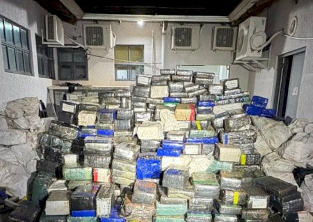 Polícia encontra mais de 7 toneladas de maconha em área rural
