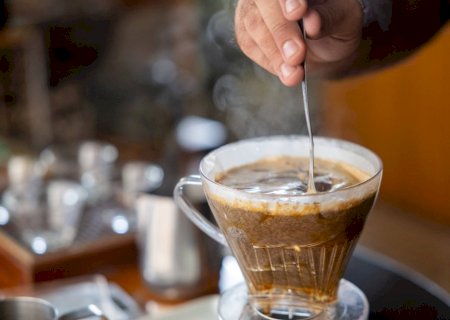Veja sete efeitos estranhos do café no seu corpo, como alterar digestão, absorção de ferro e de remédios