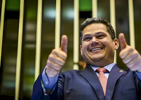 ‘Sou seu irmão’: Mensagens mostram a amizade e parceria entre Alcolumbre e Vorcaro